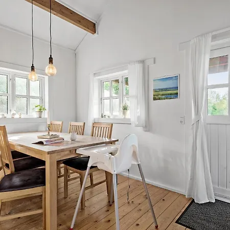 2 Bedroom Awesome In Дом отдыха Ховборг